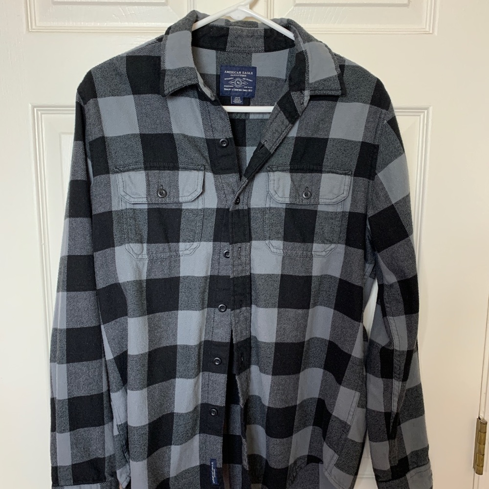 MENS - American Eagle Black Checkered Flannel